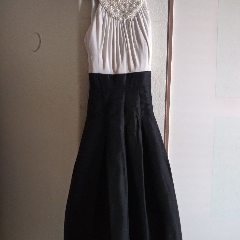 Jessica Howard size 6 embellished dress 🍾